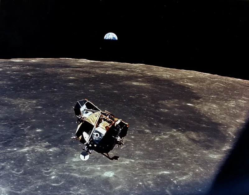 Apollo 11 above the Moon, NASA