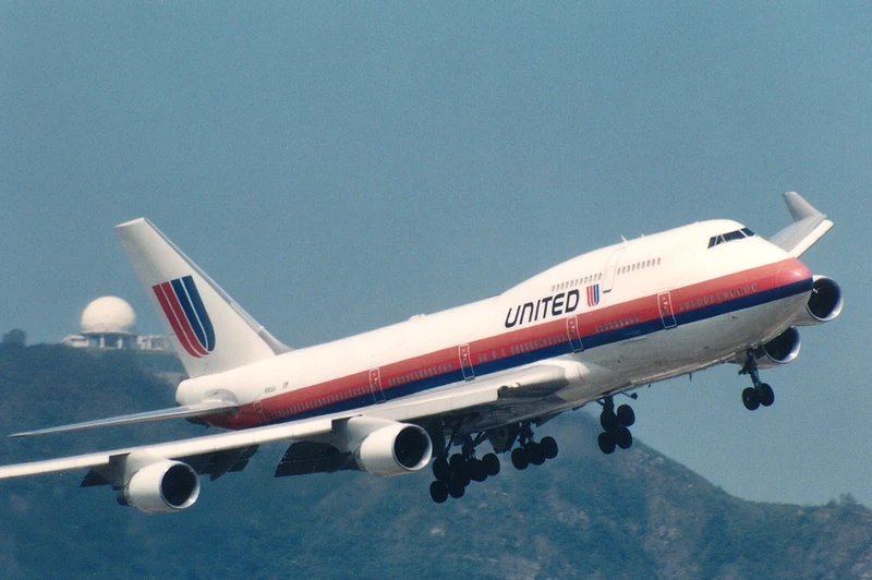 United 747 on finals